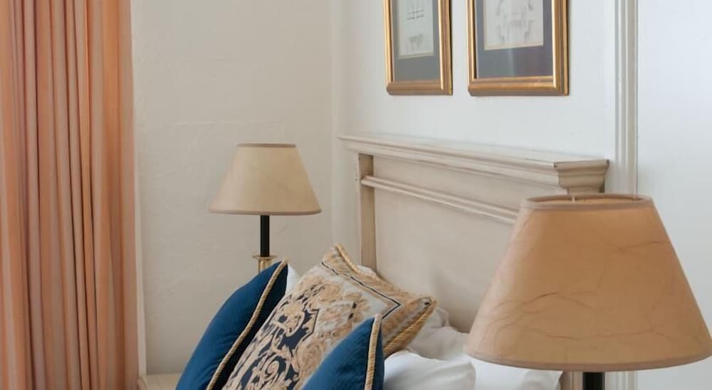 Standard Double Room, Shared Bathroom