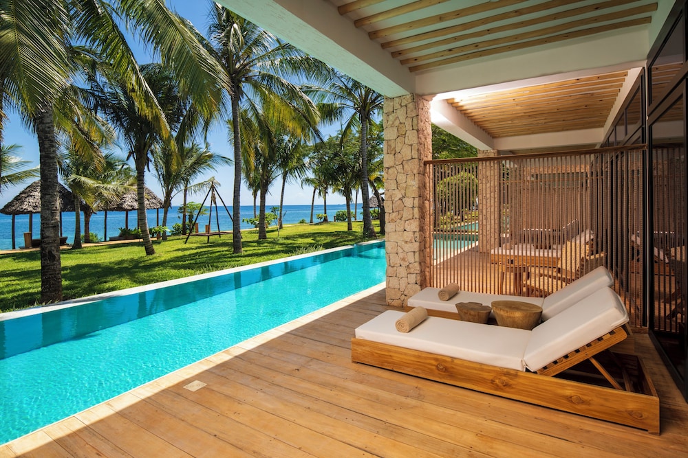 Sea Front Swim-Up Suite +16 - Photo 2