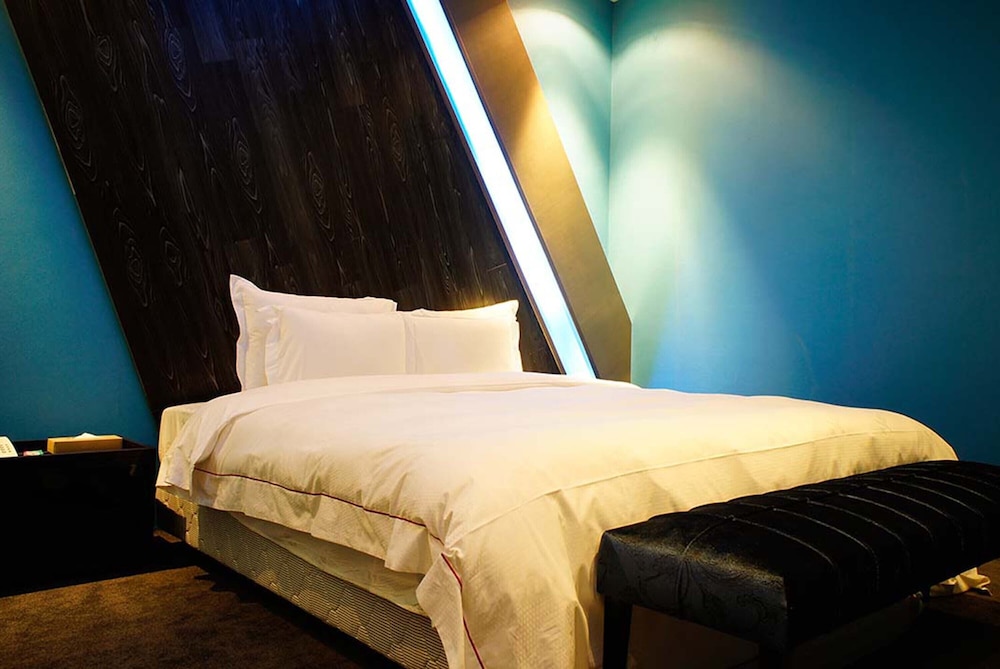 Business Double Suite (No Parking) Check in time starts from 6pm photo 3