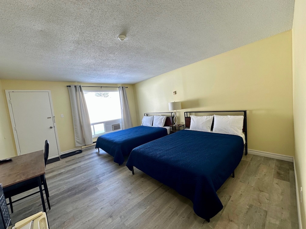 PET FRIENDLY Room, 2 Double Beds photo 2