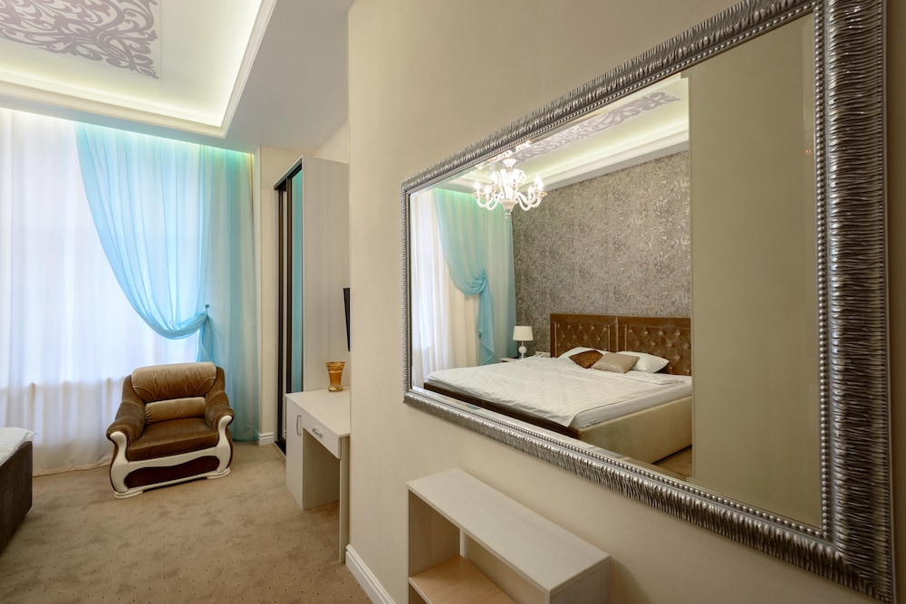 Deluxe Double Room, 1 King Bed, Bathtub, City View photo 2