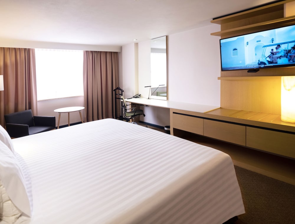 Deluxe Room, 1 King Bed - Photo 1