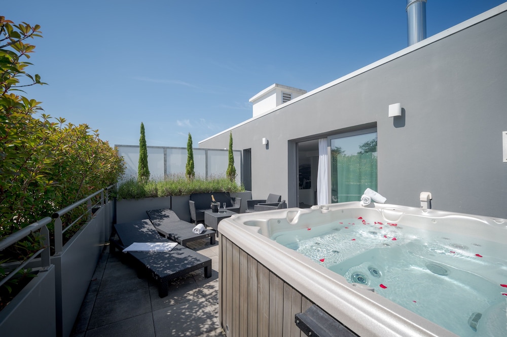 Deluxe Suite, Terrace photo 3