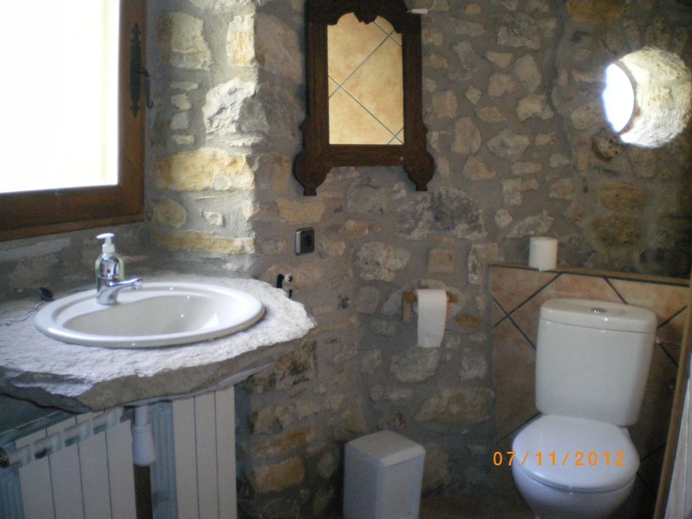 House, 5 Bedrooms photo 3