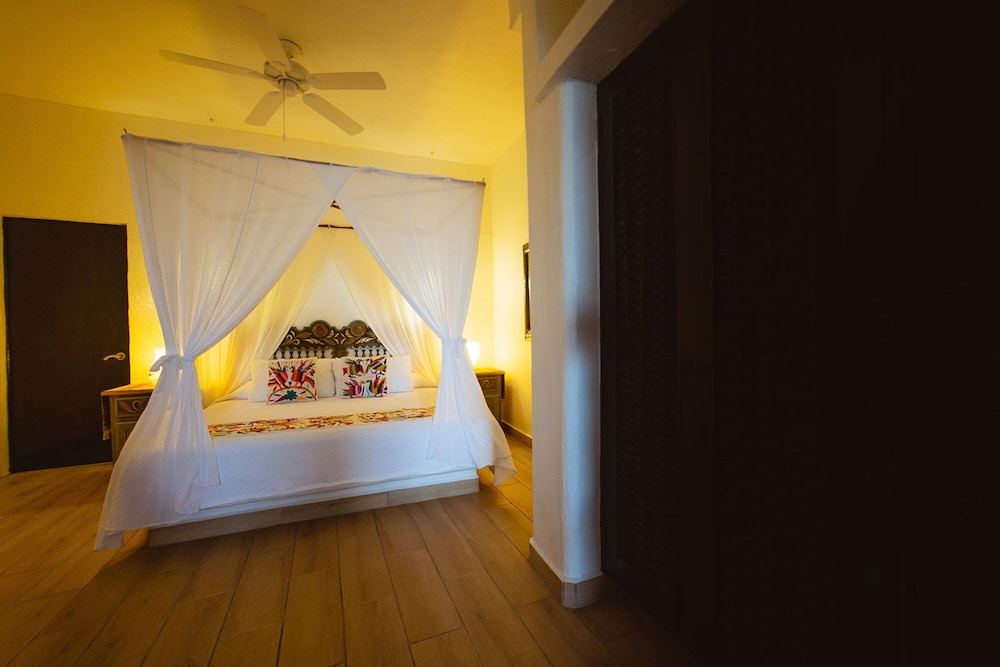 Superior Room, 1 King Bed, Ocean View, Sea Facing photo 3