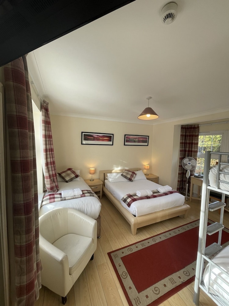 Family Room, Ensuite photo 2