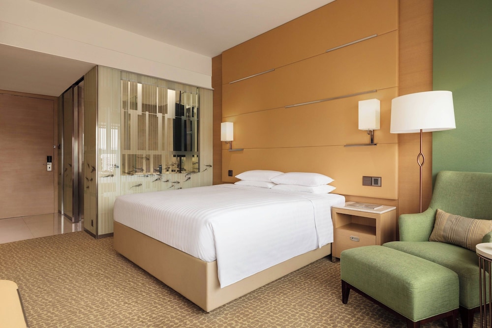 Executive Room, 1 King Bed, River View photo 2