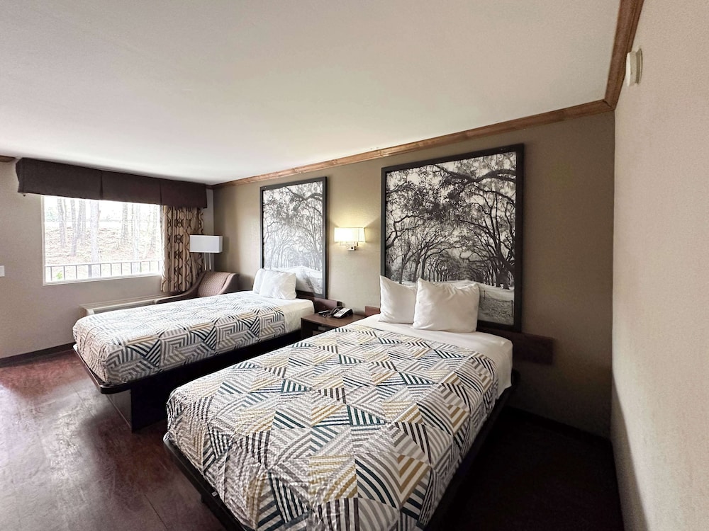 Standard Room, 2 Double Beds, Smoking - Photo 5