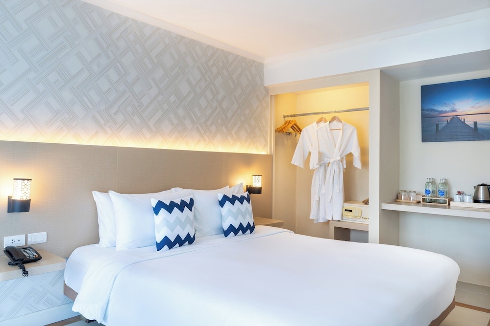 Family Suite with Bunk Bed - Photo 3