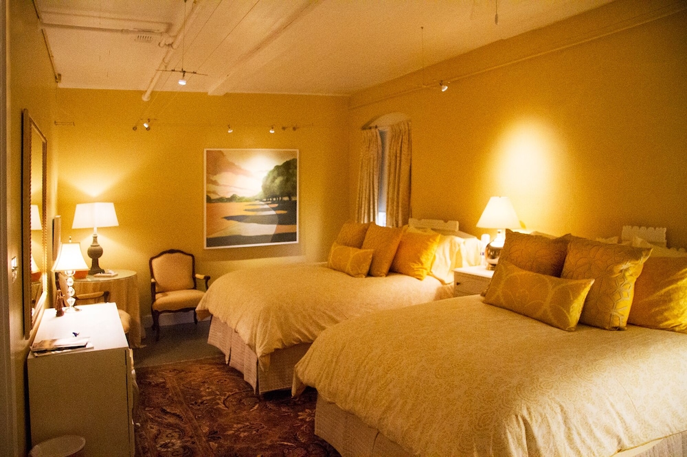 Thompson Street Room 7 Double Queen photo 1