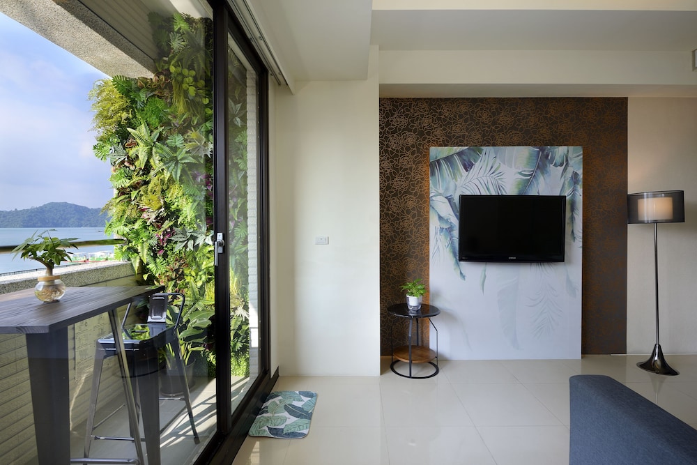 Basic Double Room, Lake View, Ground Floor photo 2