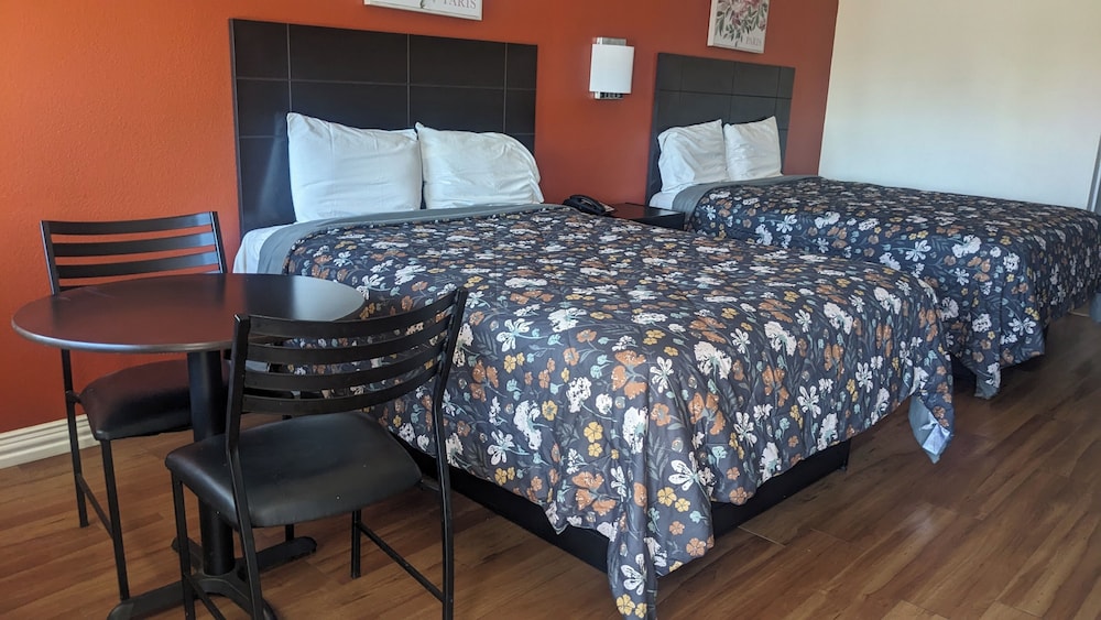 Room, 2 Queen Beds, Accessible, Non Smoking - Photo 1