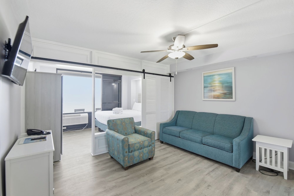 Deluxe Studio, Oceanfront - Photo 10
