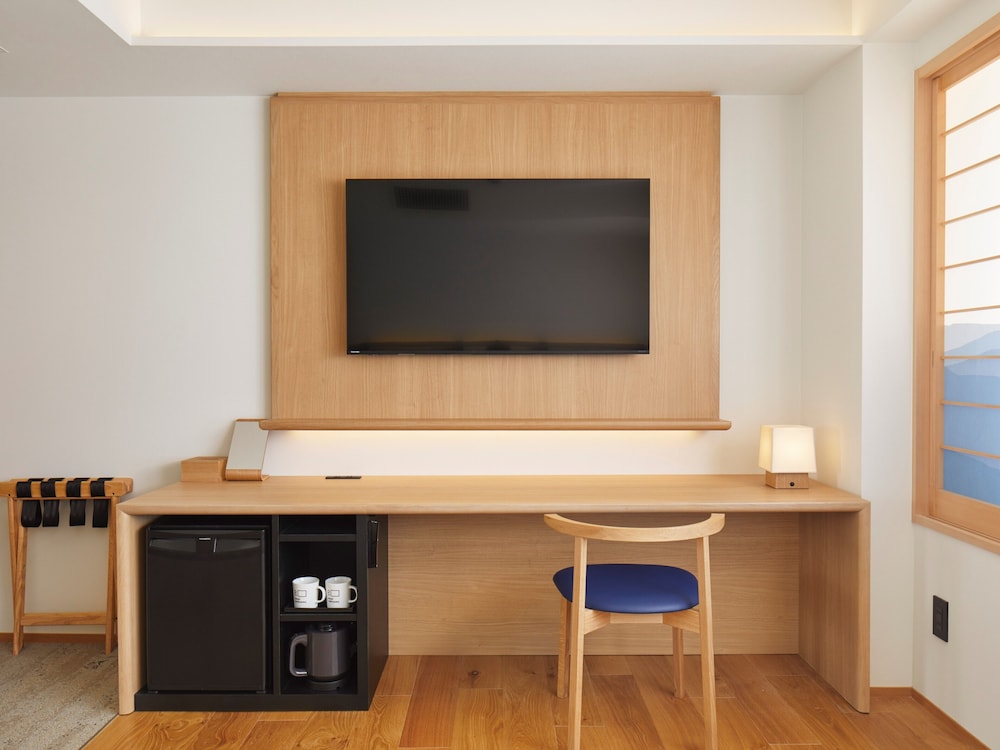 Premier Twin Room, Non Smoking - Photo 6