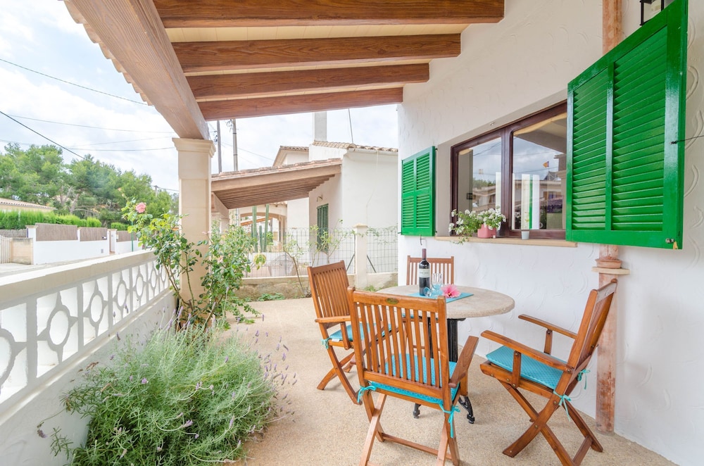 Villa photo 2