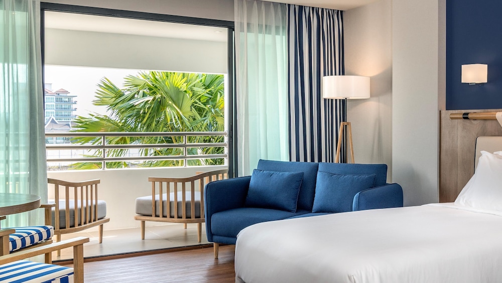 Premier Room, 2 Twin Beds, Balcony - Photo 6