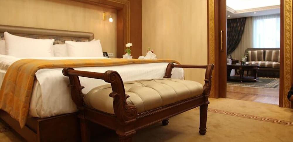 Executive Suite, City View photo 3