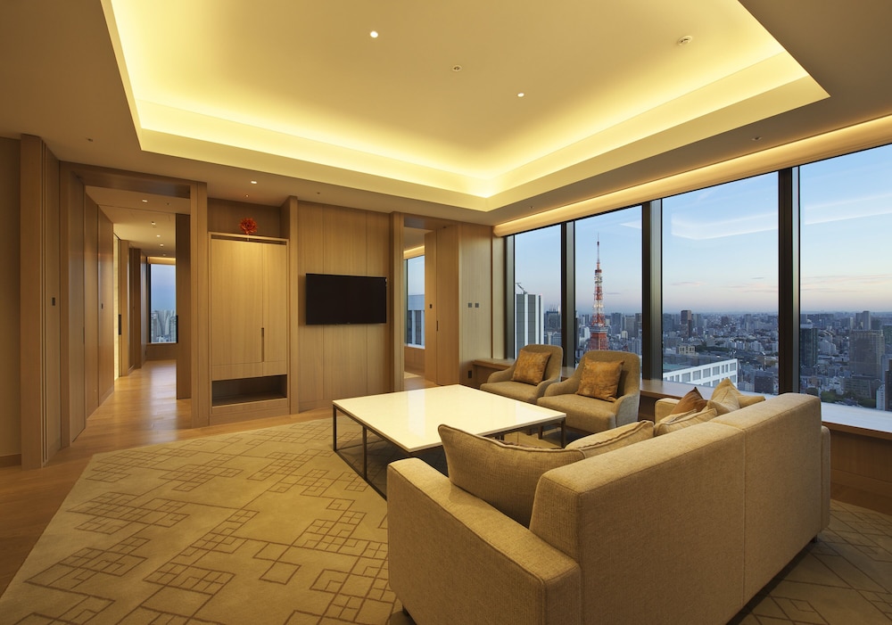 Corner Suite Twin (Breakfast & Club Lounge Access) 106sqm
