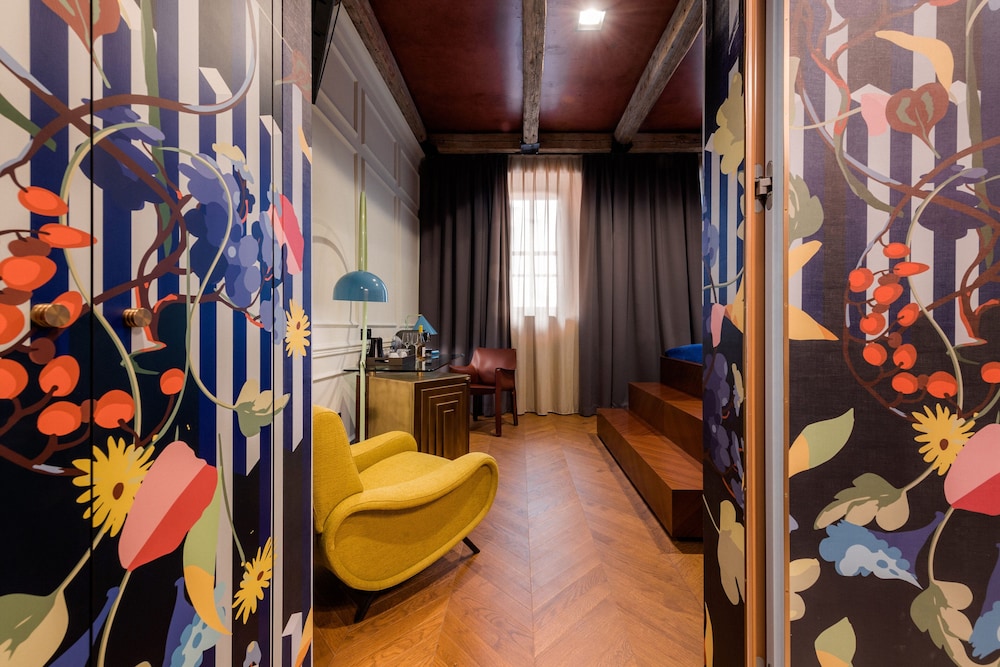 DELUXE ROOM - Photo 5