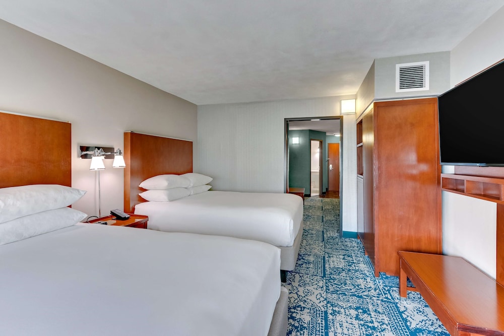 Suite, Multiple Beds, Refrigerator & Microwave (Sofabed, 2 Rooms, Tub) photo 3
