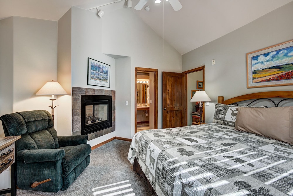 Premium Condo, 3 Bedrooms photo 3