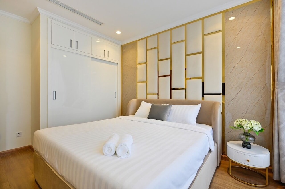 Family Apartment, 4 Bedrooms, Balcony, City View