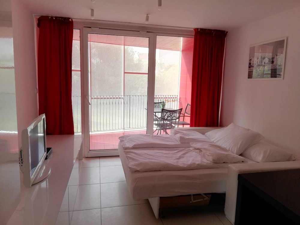 Studio, Multiple Bedrooms, Balcony, Garden View photo 1