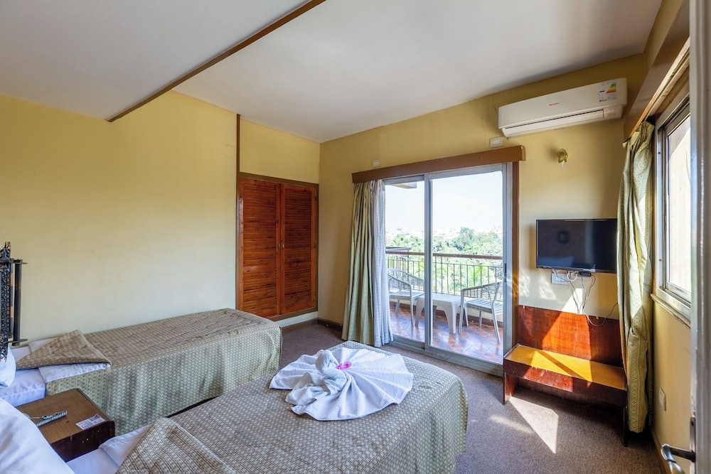 Family Room, 2 Bedrooms, Garden View photo 2