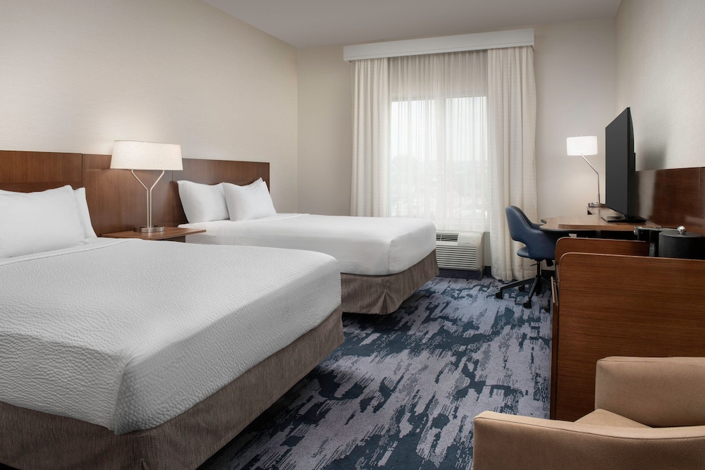 Suite (Mobility/Hearing Accessible, Tub) photo 1
