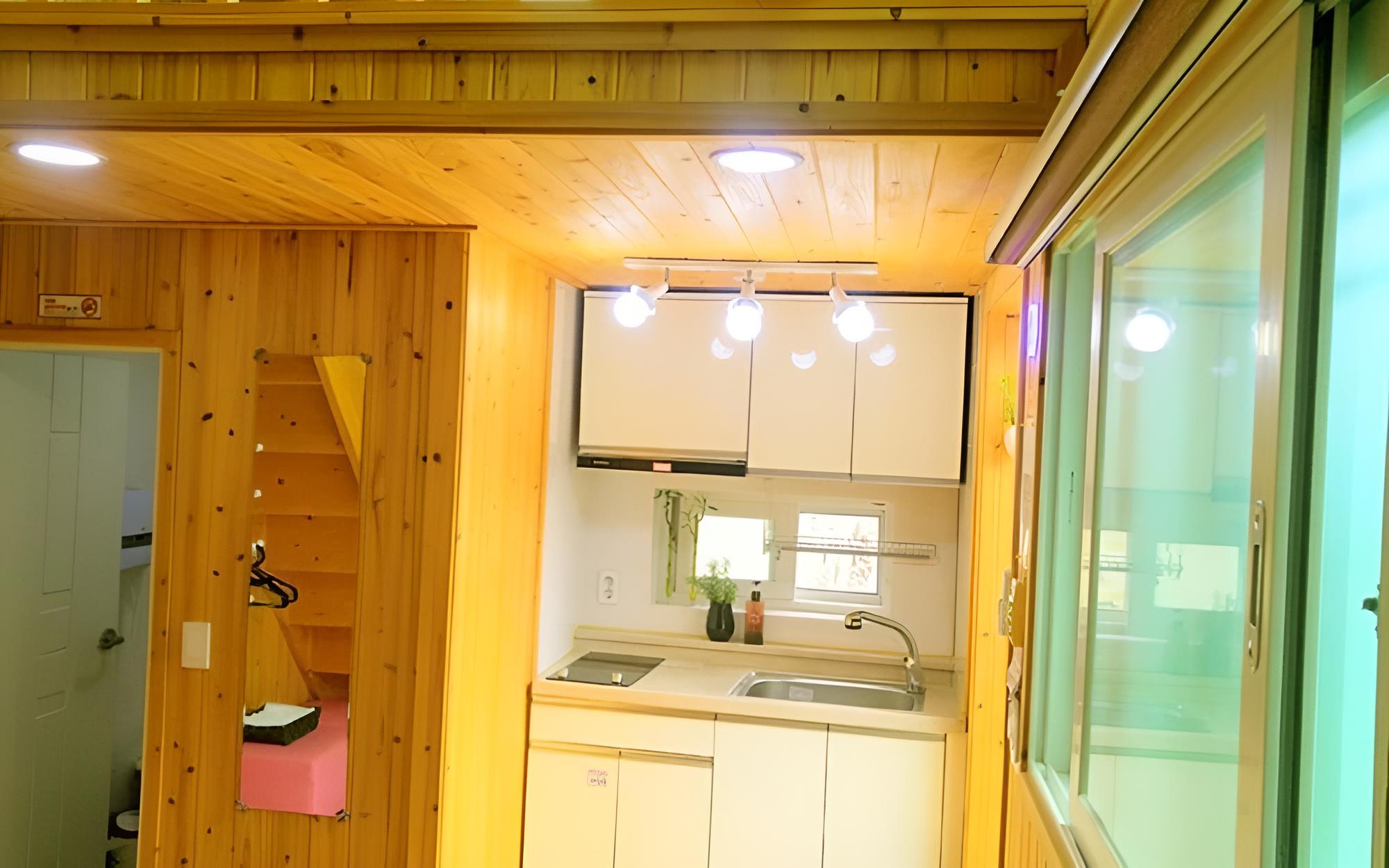 Room (Sun Room (Ondol Duplex))
