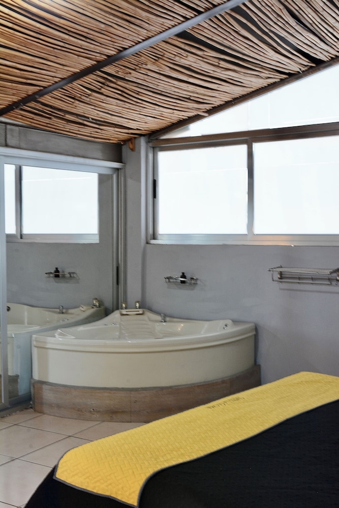 Standard Room, Hot Tub, City View photo 2