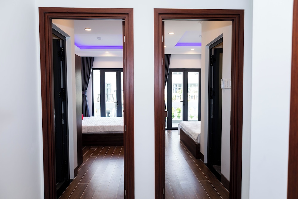 Family Double Room, 2 Queen Beds, Balcony, City View photo 3