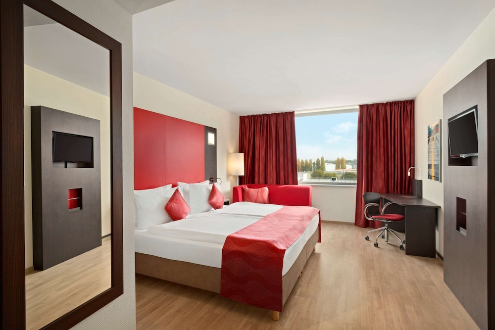 Room, Multiple Beds, Non Smoking - Photo 2