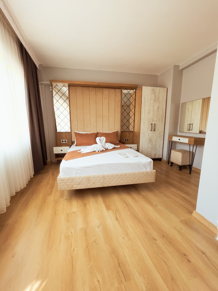 Deluxe Double Room, 1 Queen Bed photo 3