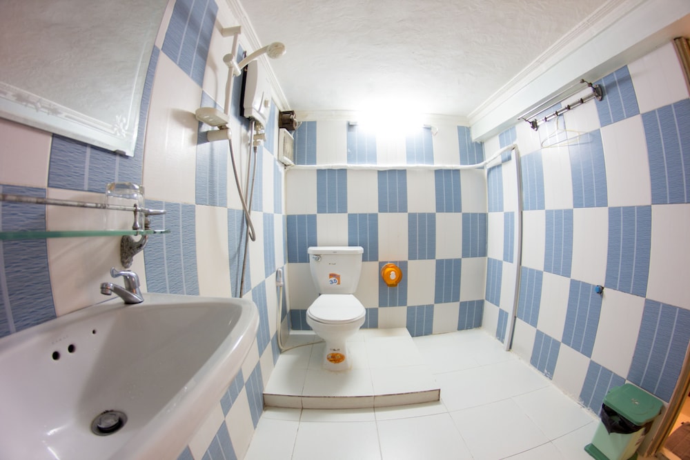 Economy Double Room, 1 Bedroom, Non Smoking, Ground Floor photo 2