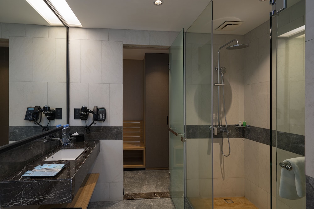 Executive Suite - Photo 4