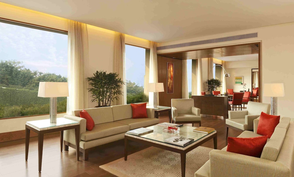 Luxury Suite - Photo 1
