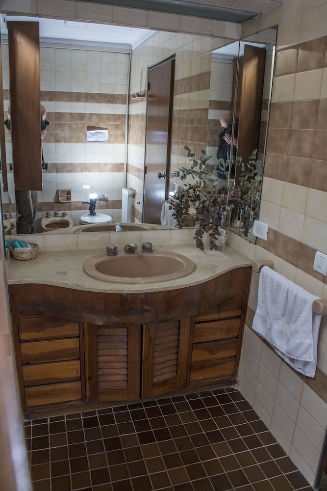 Economy Single Room, Shared Bathroom photo 3