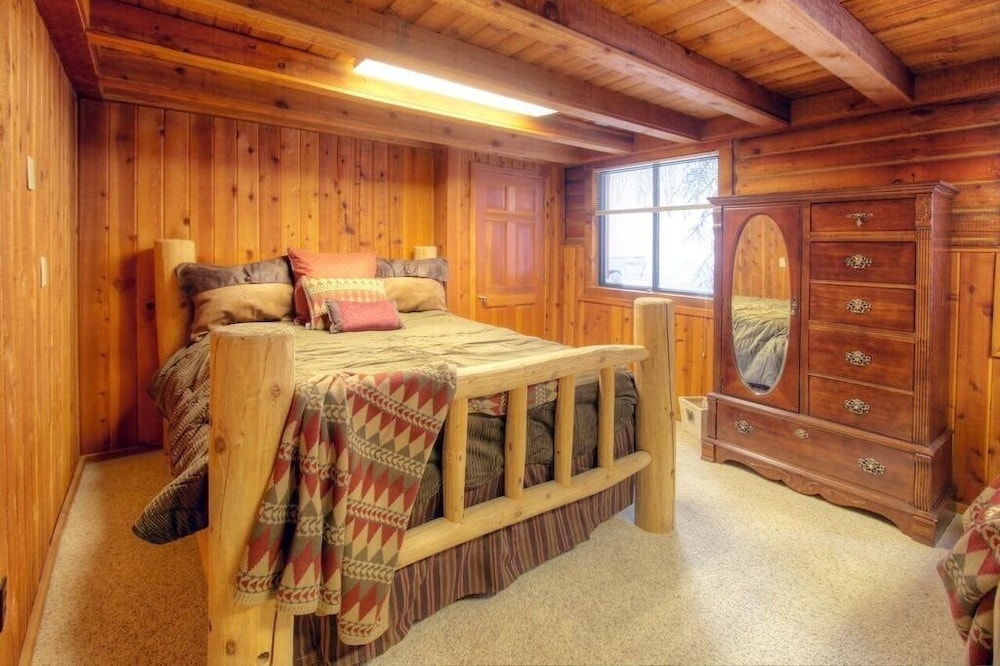 Log Cabin on the Stream photo 1