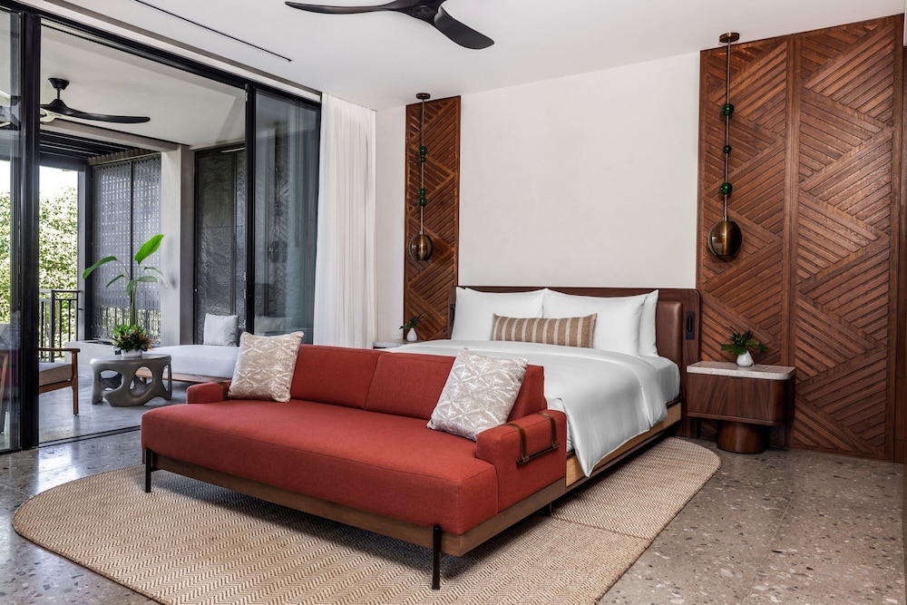 Room, 1 King Bed, Balcony, Partial Ocean View (Balcony) photo 1