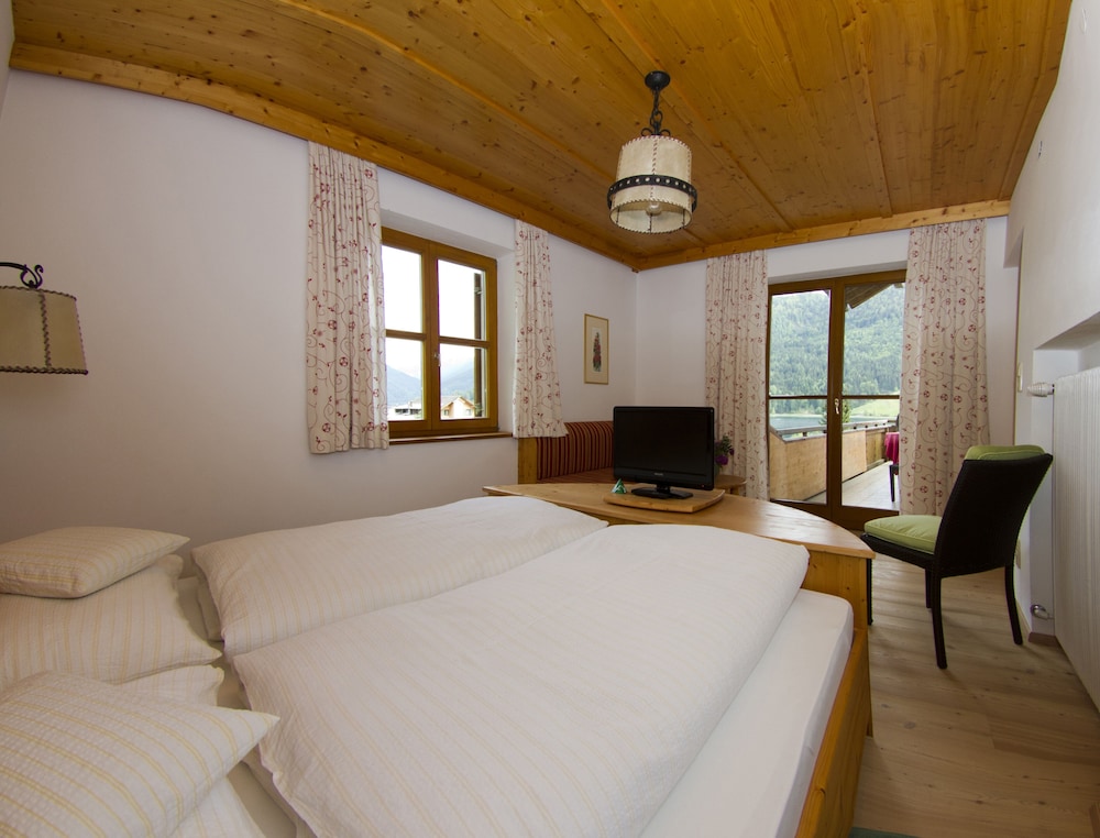 Comfort Room, Balcony, Lake View photo 2