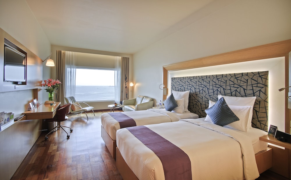 Premier Room, 2 Twin Beds, Ocean View - Photo 10
