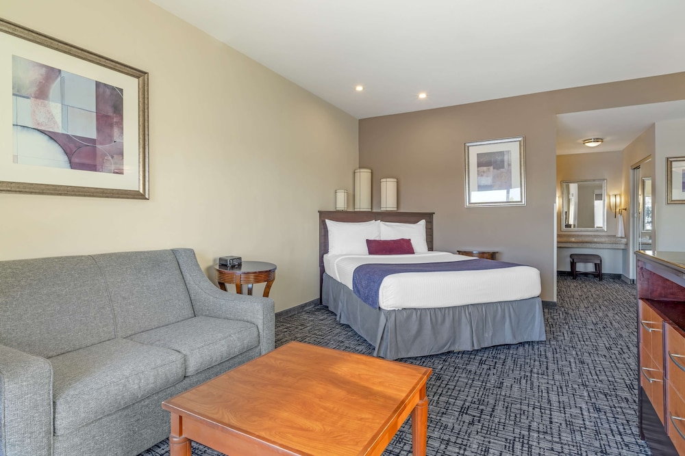 Standard Room, 1 Queen Bed, Balcony photo 2