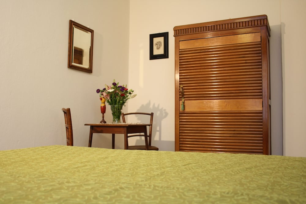 Classic Single Room (External Private Bathroom)