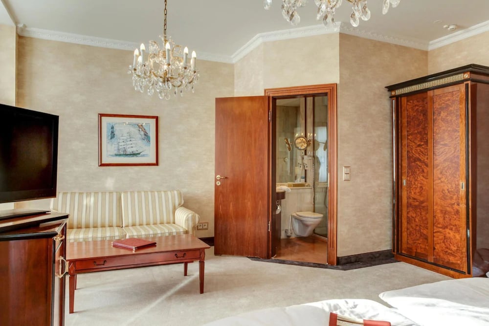 Double Room Double Room