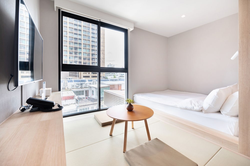 Basic Double Room, 1 Queen Bed