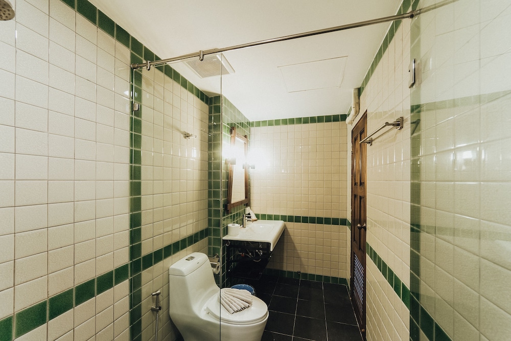 Standard Double Room - Photo 9