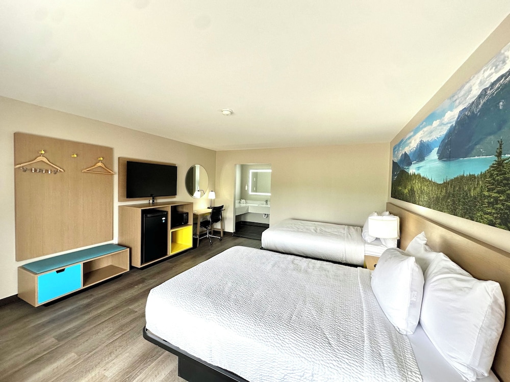 2 Double Beds, Suite, Non-Smoking photo 1