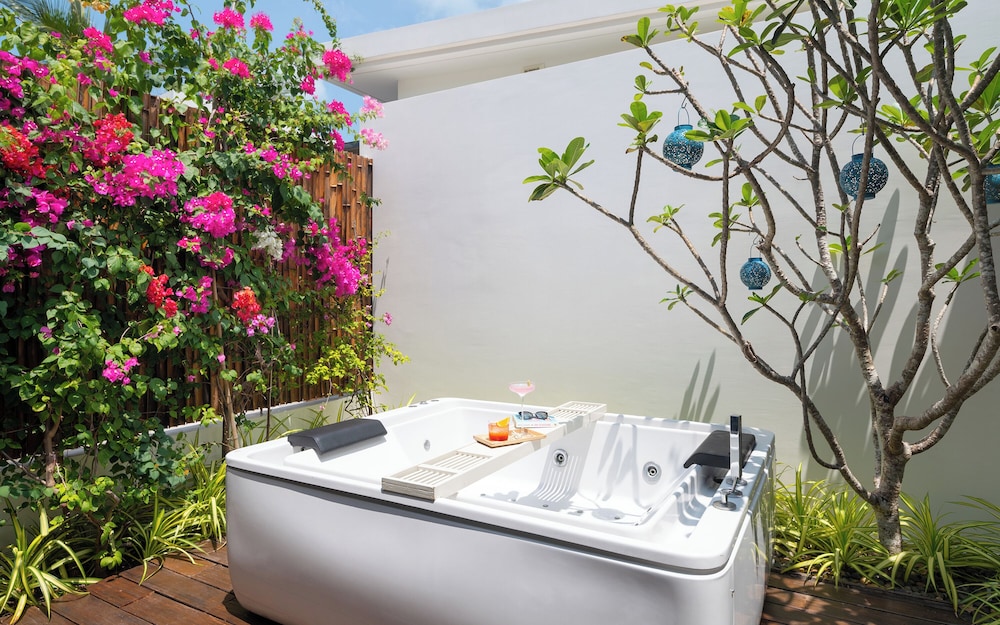 Junior Spa Bath Villa