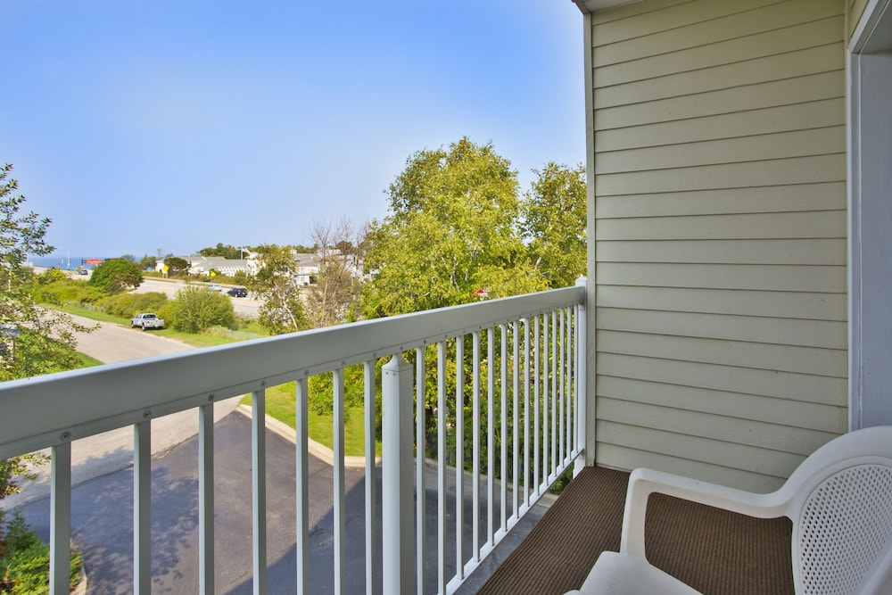 Standard Room, 2 Queen Beds, Balcony (High Floor) - Photo 2